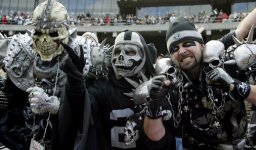 raiders-fans.jpg