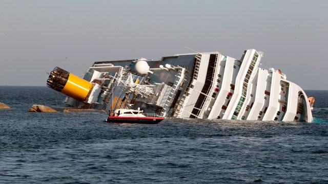 ap_Italy_Cruise_ship_Aground_120114_wg.jpg