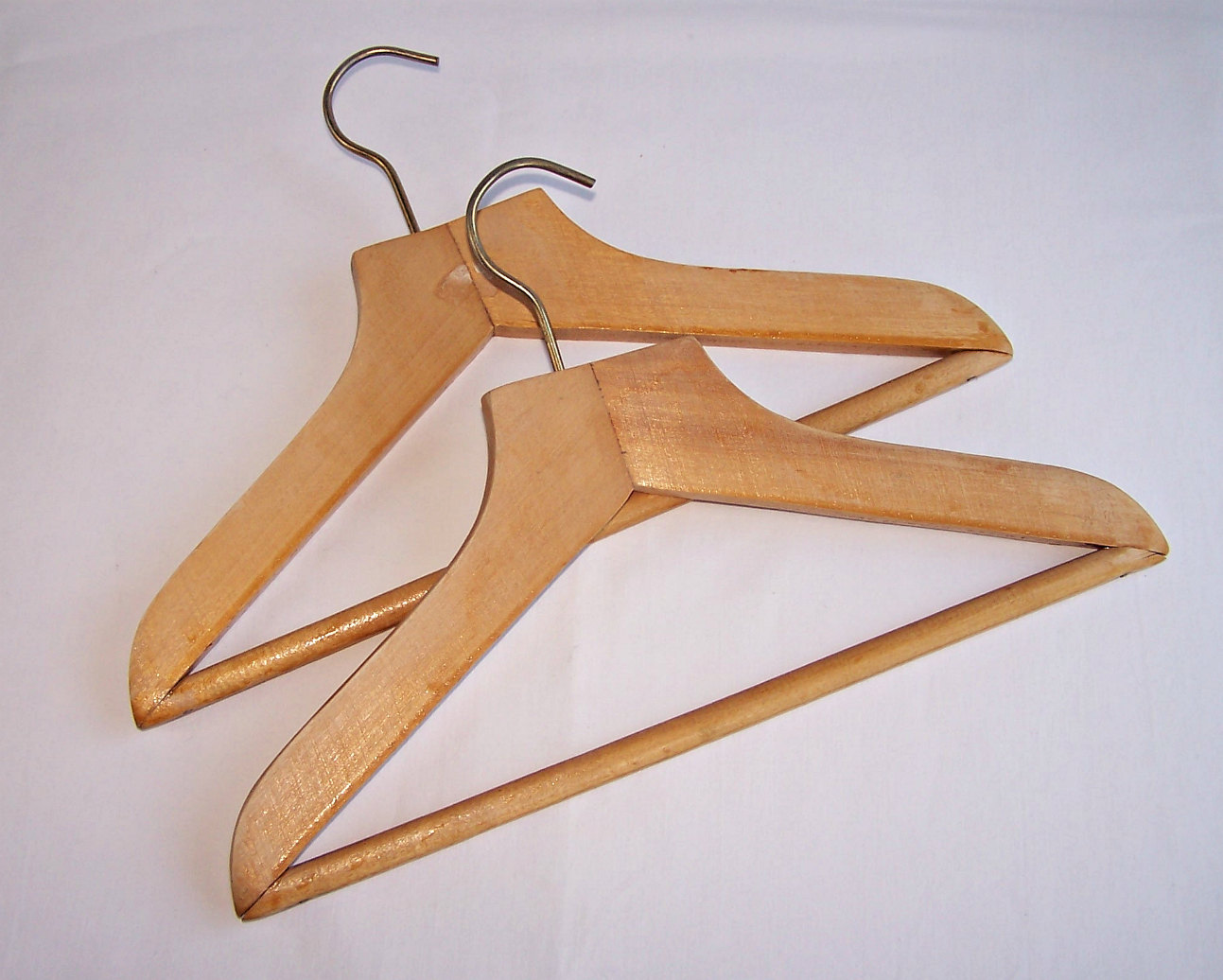 Wooden-Coat-Hangers.jpg