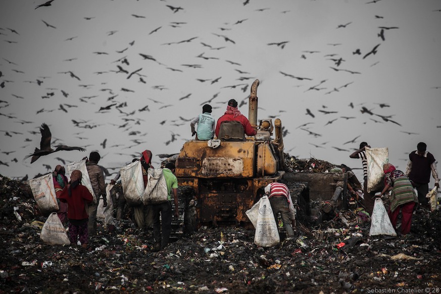 Trash-Mountain-New-Delhi-India1.jpg