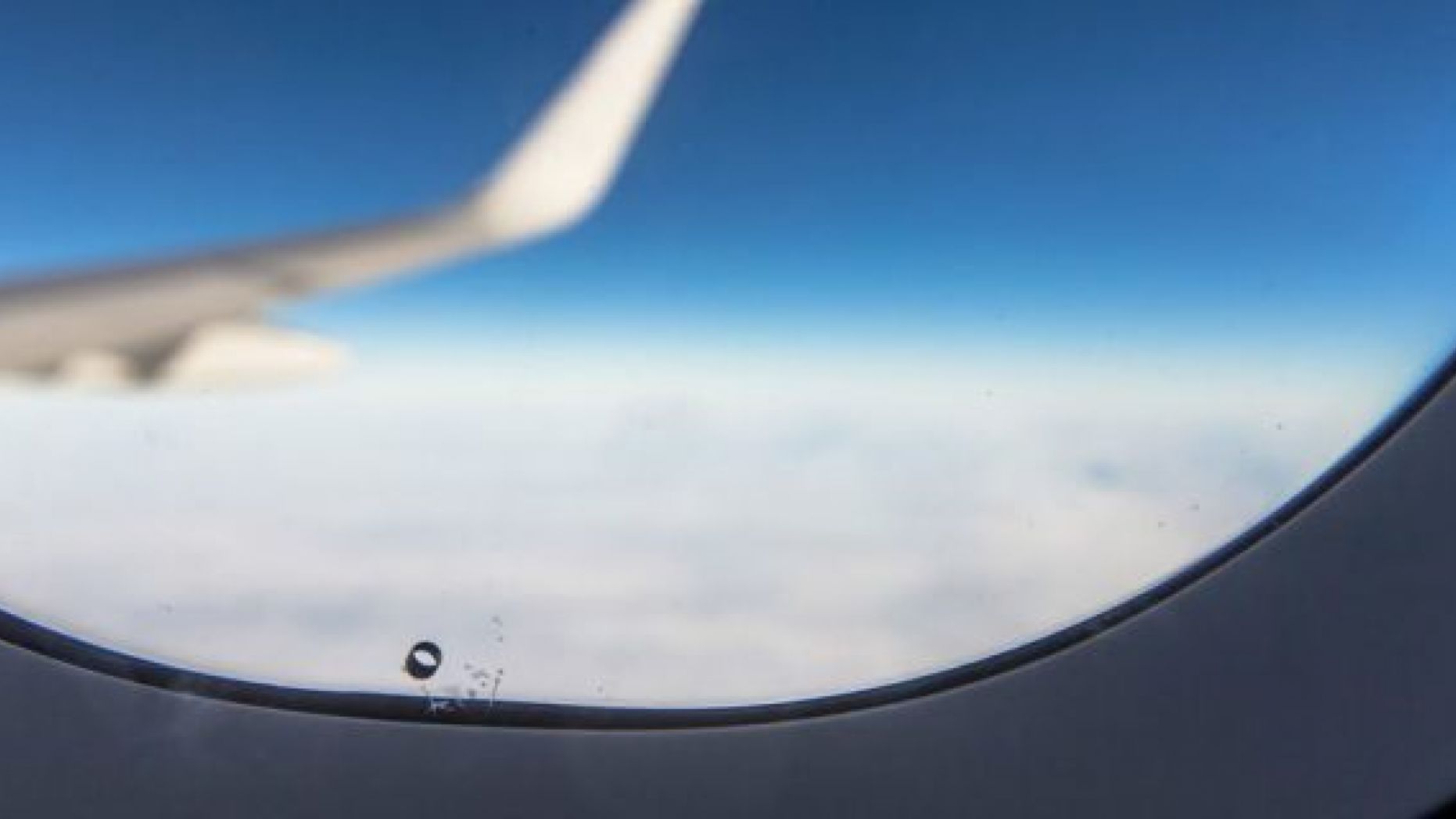 Holes-in-Airplane-Windows.jpg