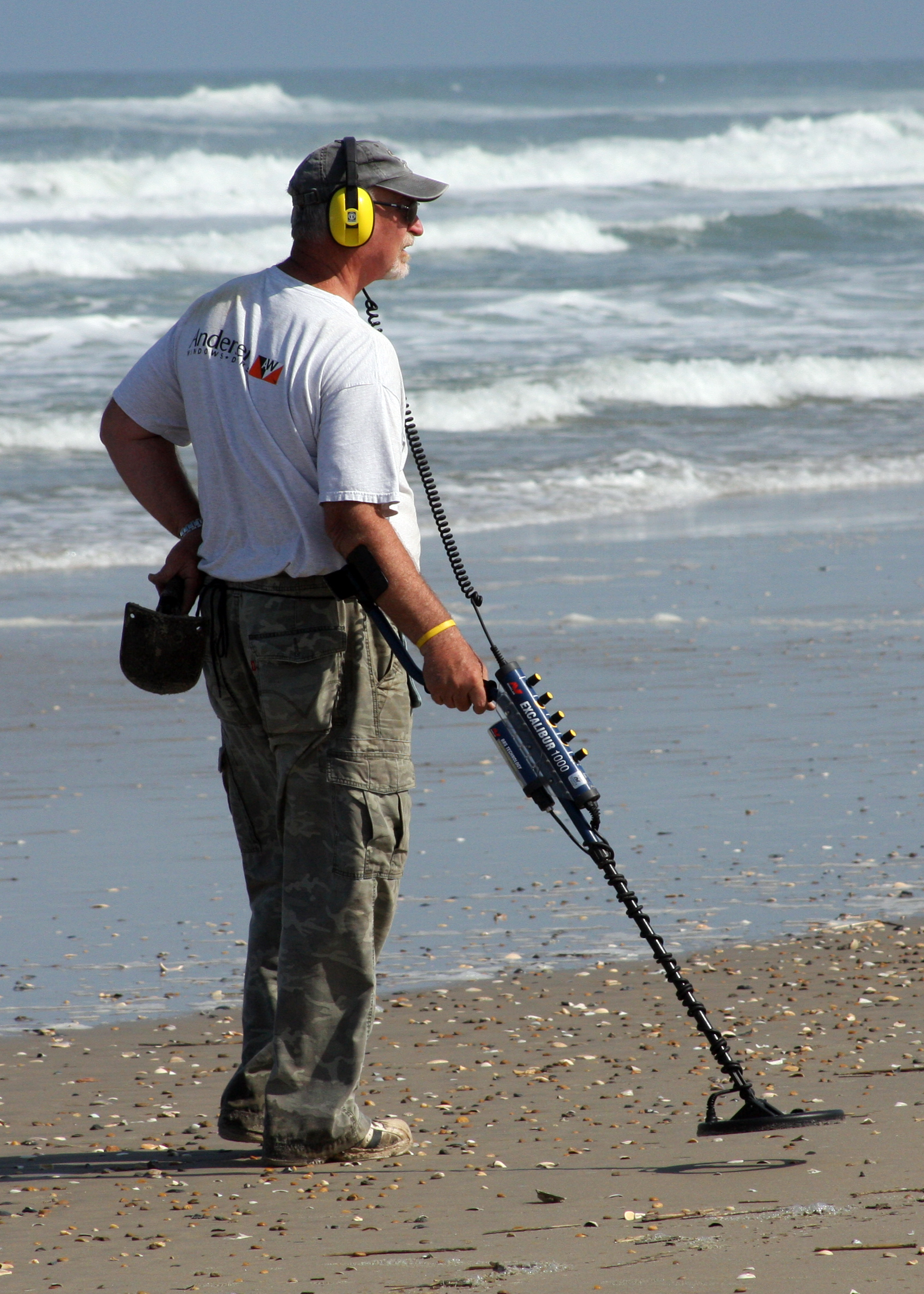 metal-detecting.jpg