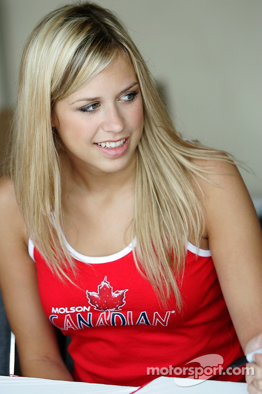 general-a-molson-canadian-girl.jpg