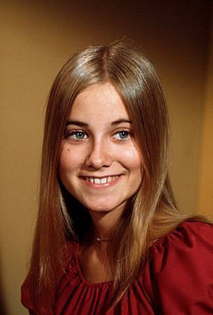 Marcia-Brady-the-brady-bunch-4754027-305-450.jpg