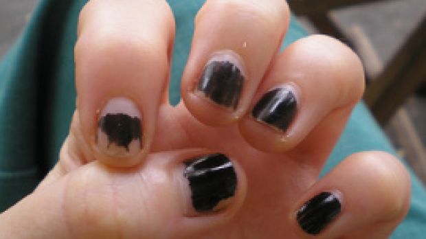 The-Chipped-Nail-Polish-Trend.jpg