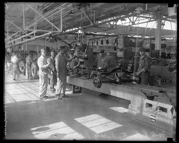 first_US_car_factory%2C_ford_1926.jpg